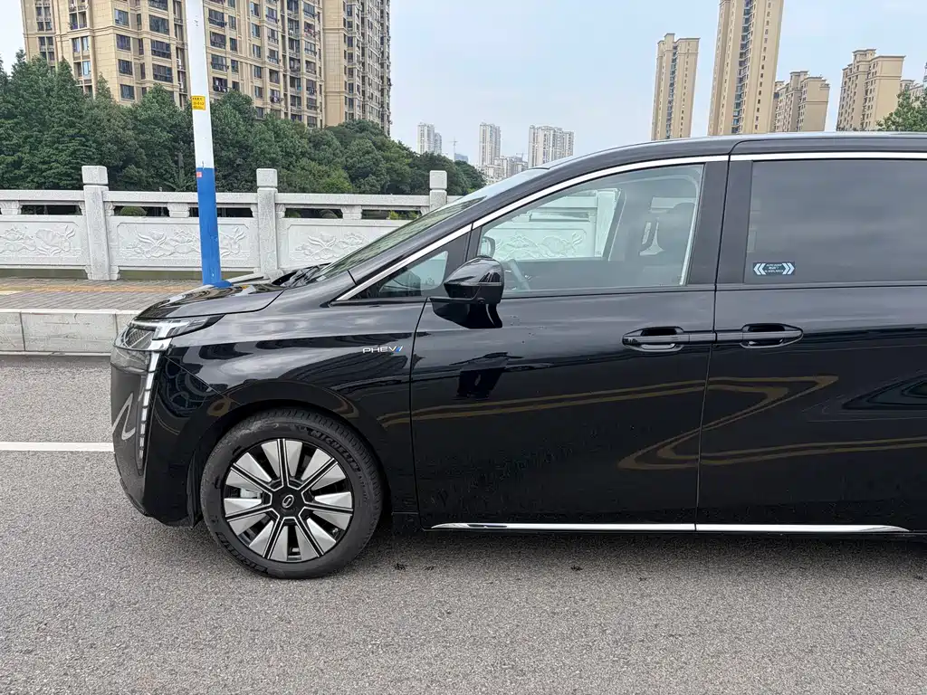 GAC Motor E8 PHEV 2025 — фото 3