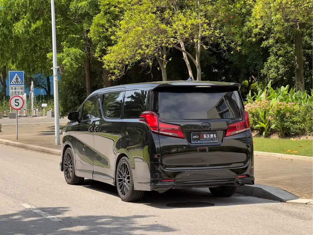 Toyota Alphard 2023 — фото 7