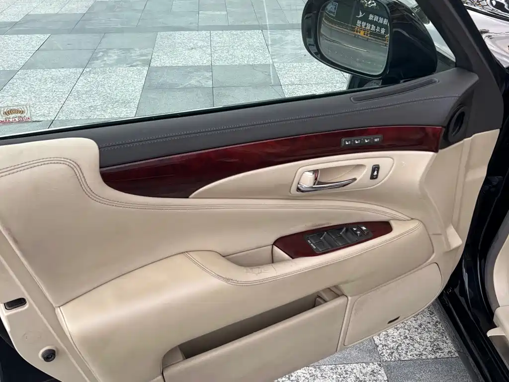 Lexus LS 2010 — фото 10