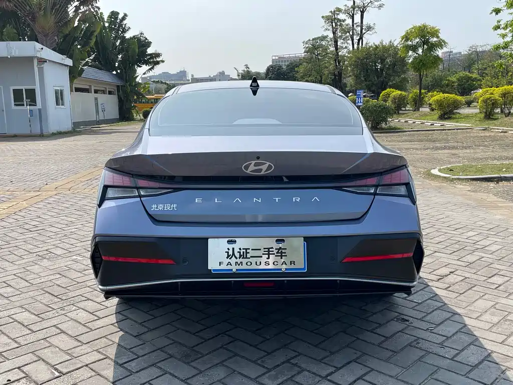Hyundai Elantra 2025