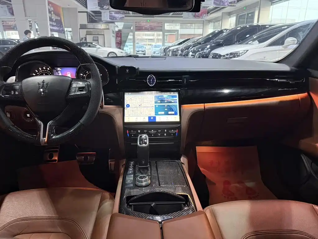Maserati Quattroporte 2015 — фото 10