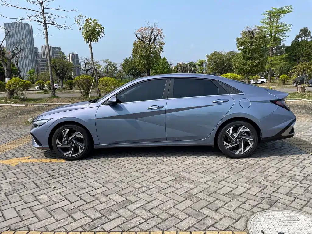 Hyundai Elantra 2025
