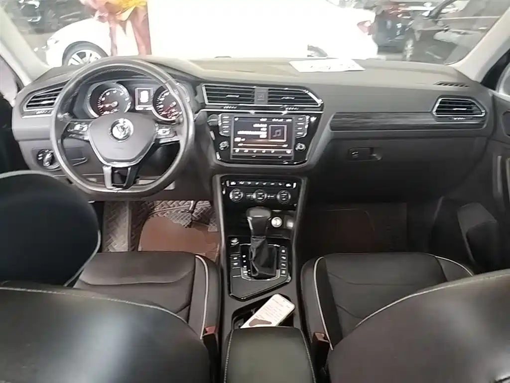 Volkswagen Tiguan L 2017 — фото 10