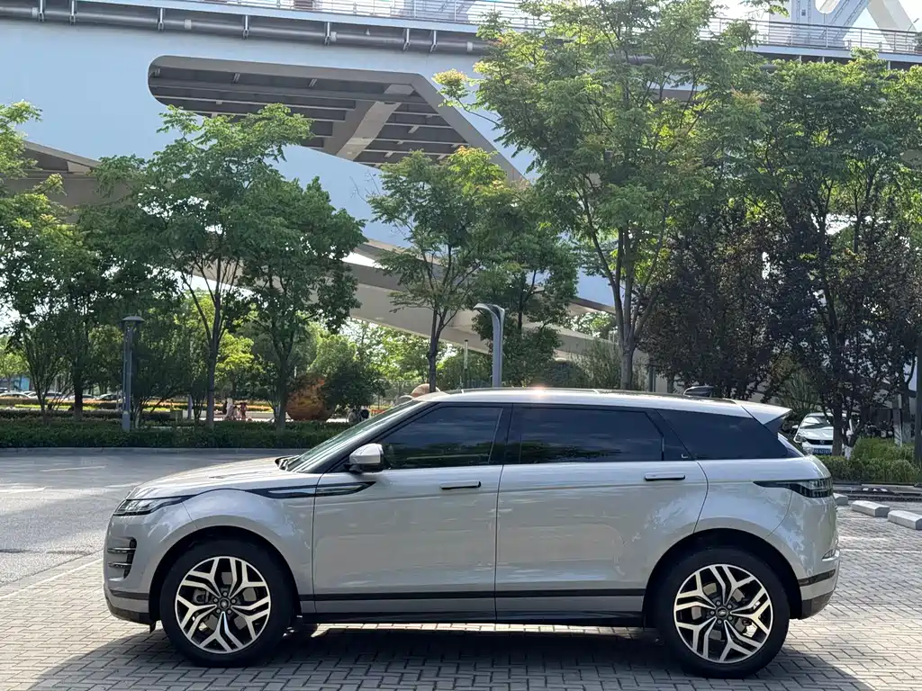 Land Rover Evoque 2024 — фото 4