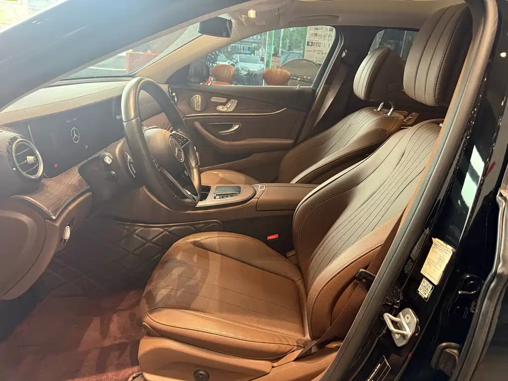 Mercedes-Benz E-Class 2023 — фото 4