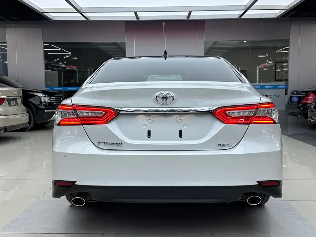 Toyota Camry 2022 — фото 9