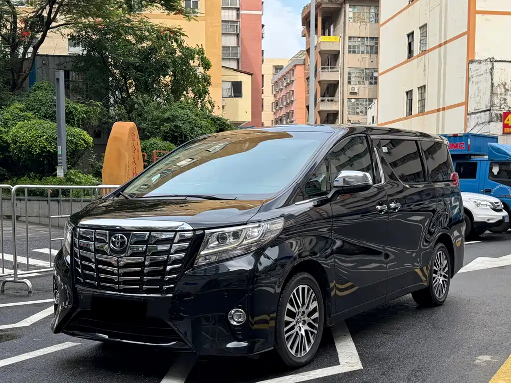 Toyota Alphard 2018 — фото 1