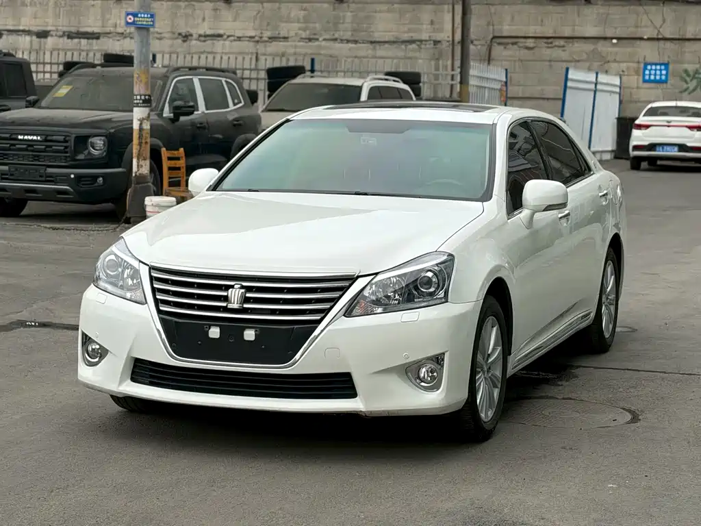 Toyota Crown 2015 — фото 3