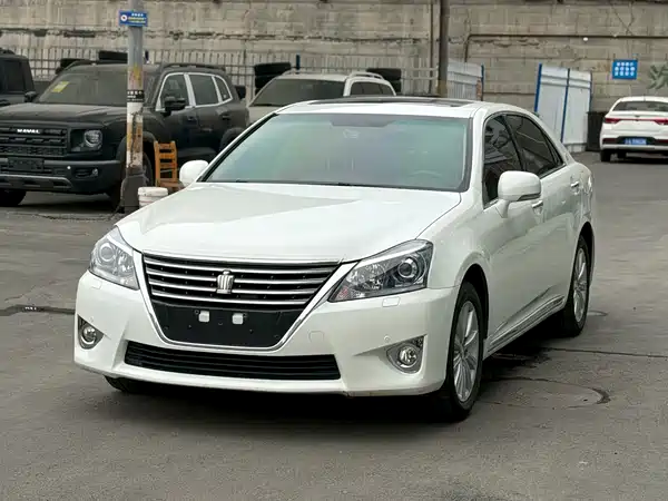 Toyota Crown 2015