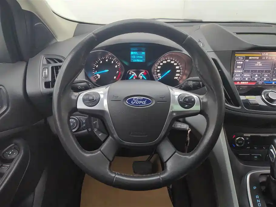 Ford Kuga 2015 — фото 15