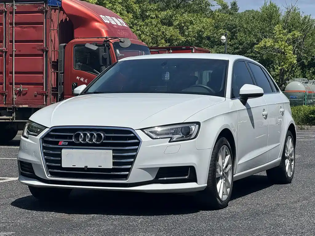 Audi A3 2019 — фото 1