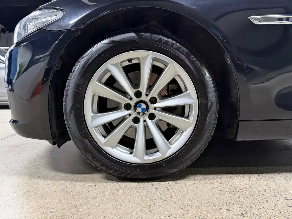 BMW 5 Series 2015 — фото 23