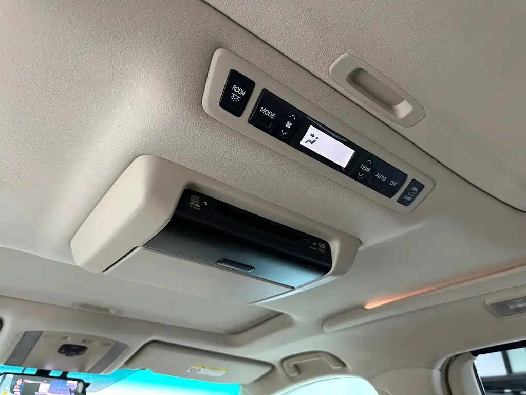 Toyota Alphard 2012 — фото 17