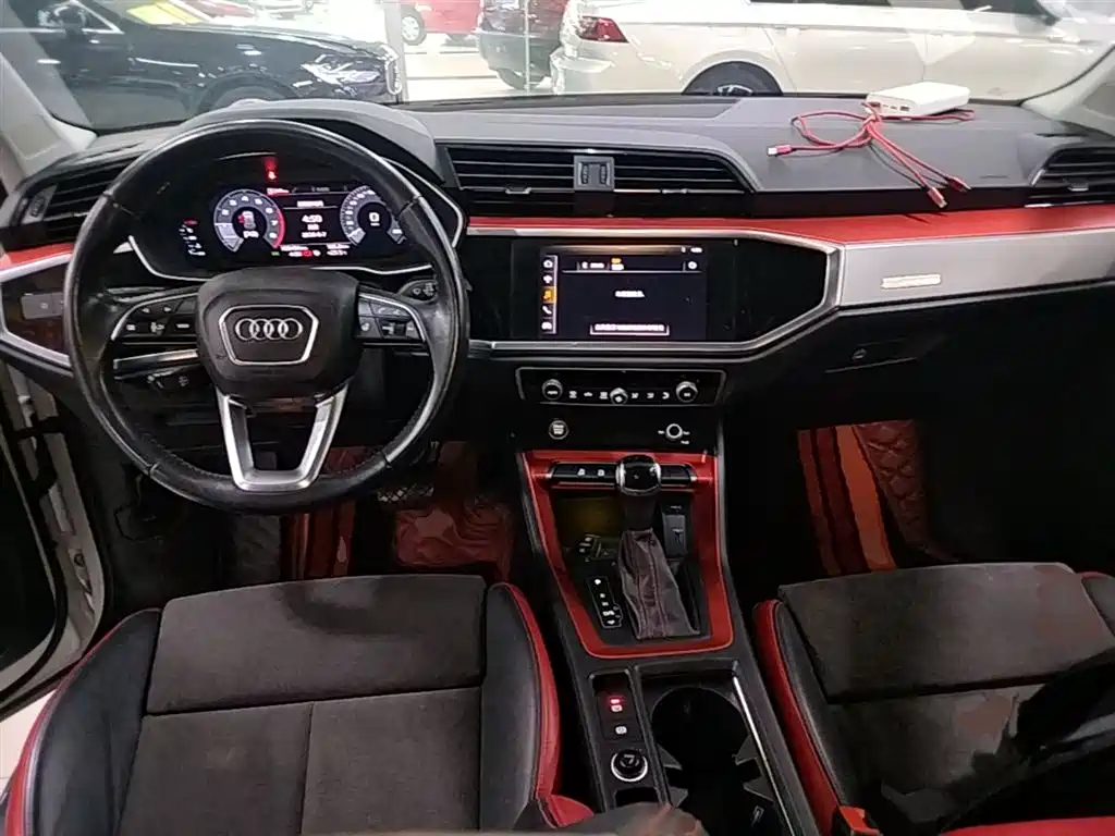 Audi Q3 2020 — фото 10