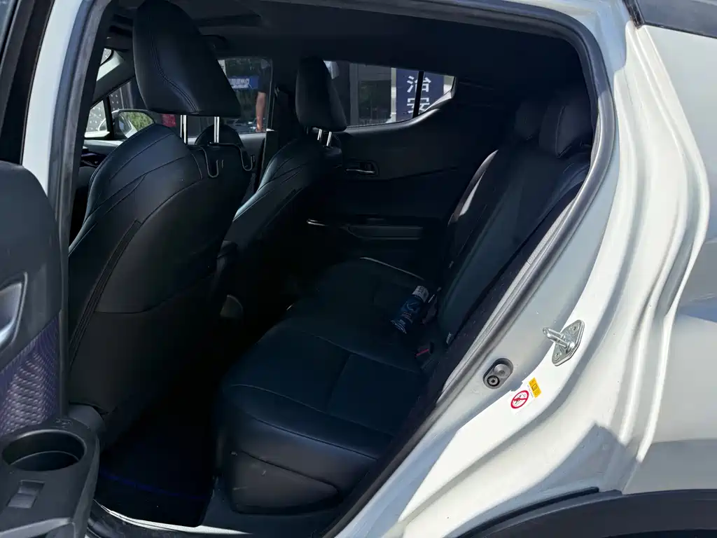 Toyota C-HR 2020 — фото 6