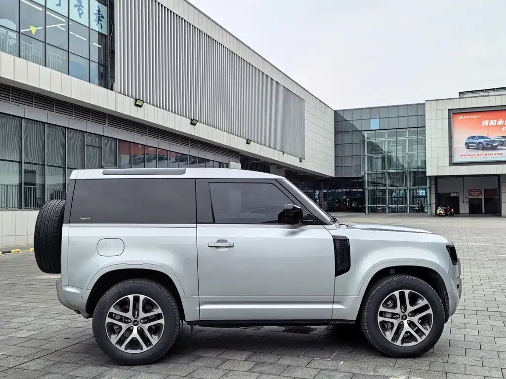 Land Rover Defender 2022