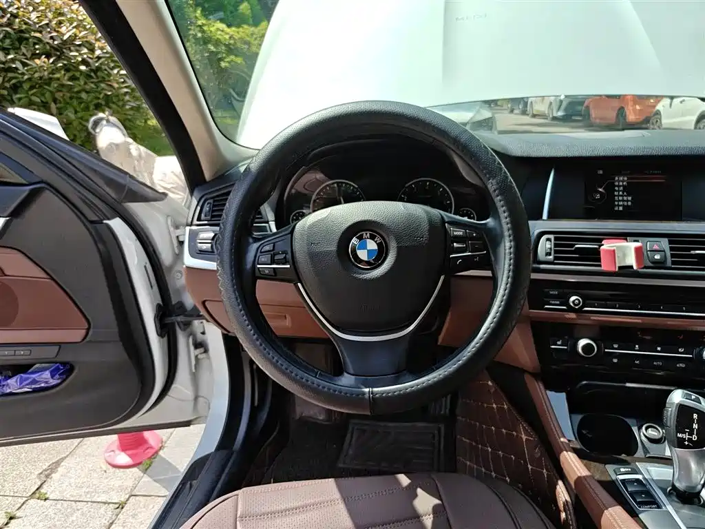 BMW 5 Series 2017 — фото 3
