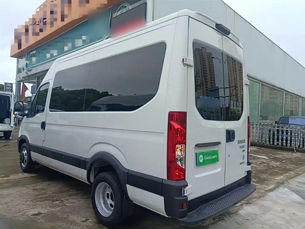 IVECO Ousheng 2025 — фото 5