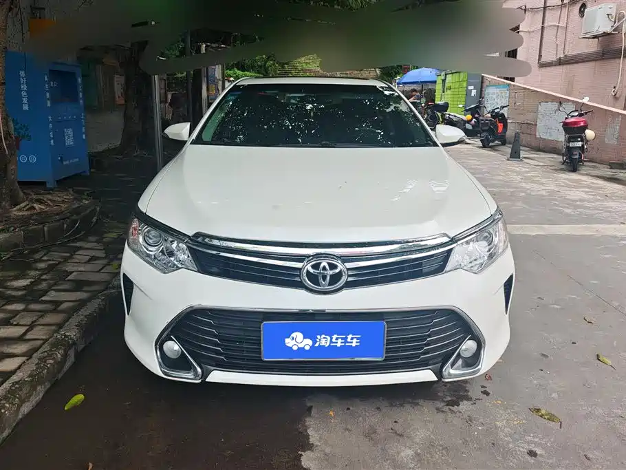 Toyota Camry 2017 — фото 2