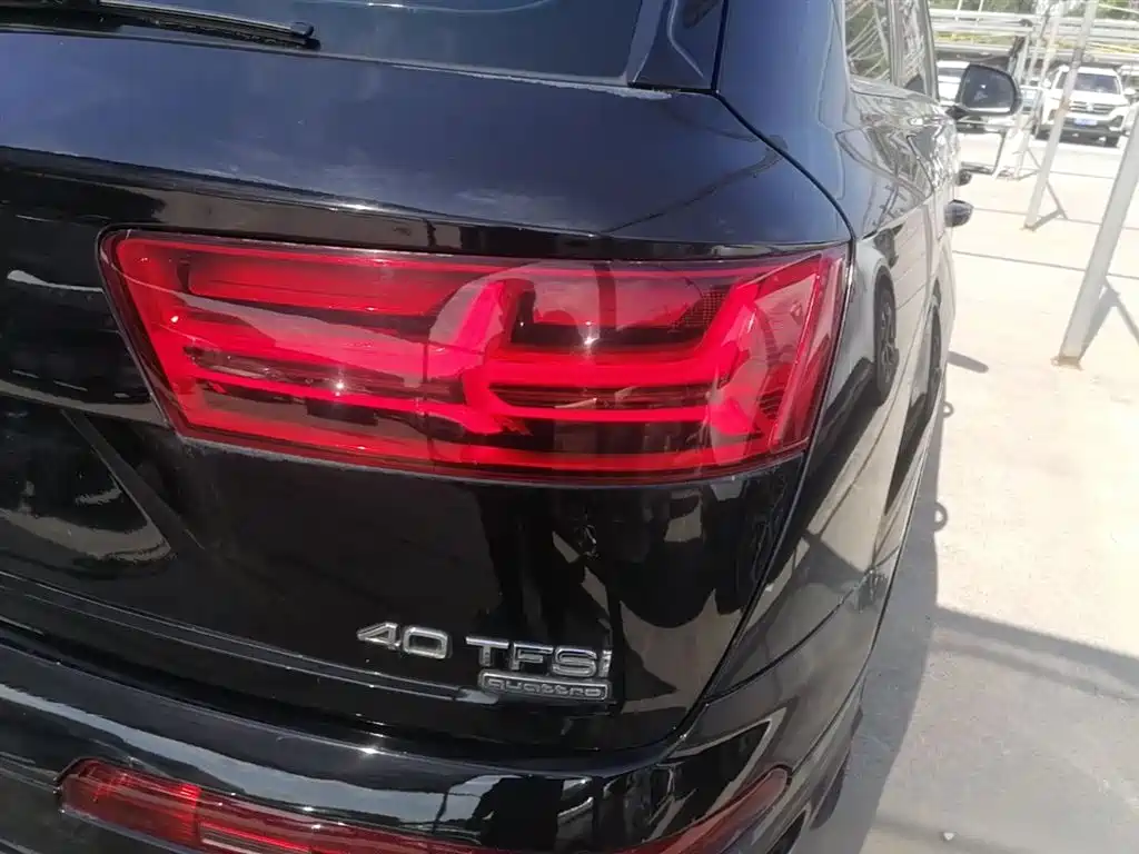 Audi Q7 2018 — фото 8
