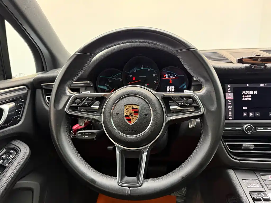 Porsche Macan 2019 — фото 12