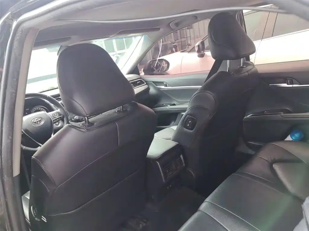 Toyota Camry 2020 — фото 25
