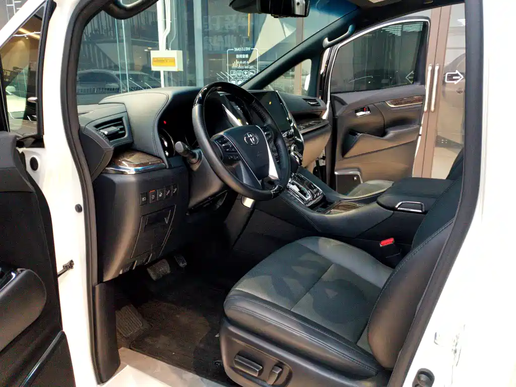 Toyota Vellfire 2021 — фото 10