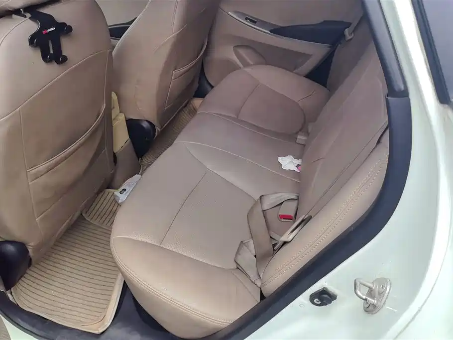 Hyundai Verna 2015 — фото 11