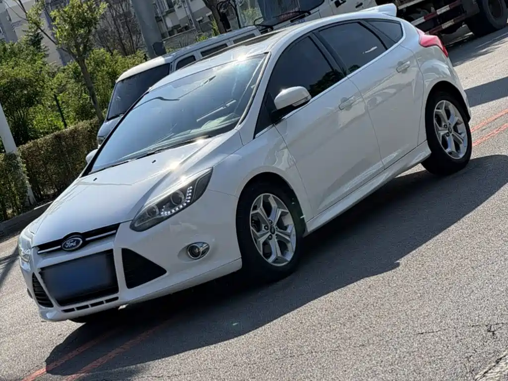 Ford Focus 2015 — фото 1