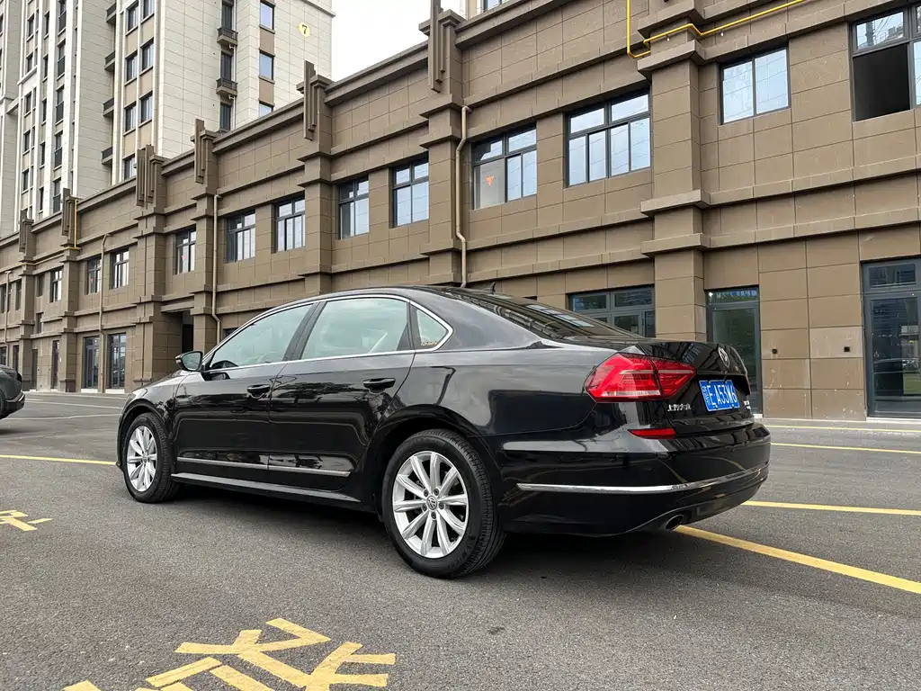 Volkswagen Passat 2017 — фото 6