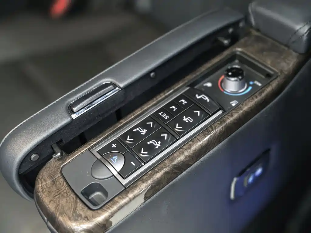 Toyota Alphard 2019 — фото 19