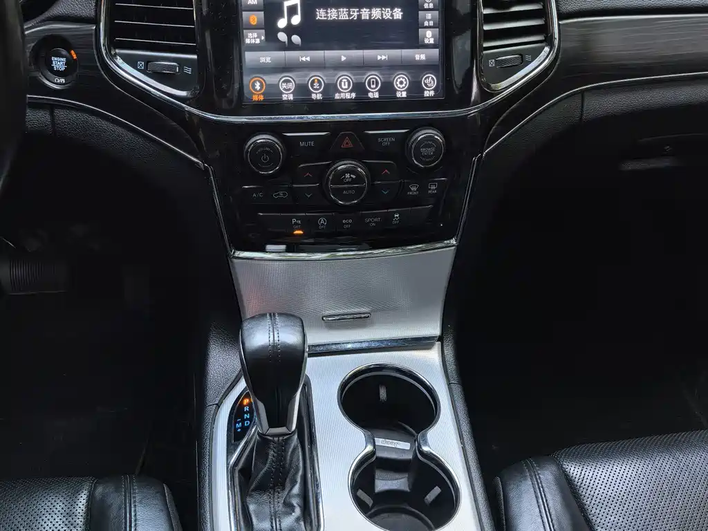 Jeep Grand Cherokee 2022 — фото 13