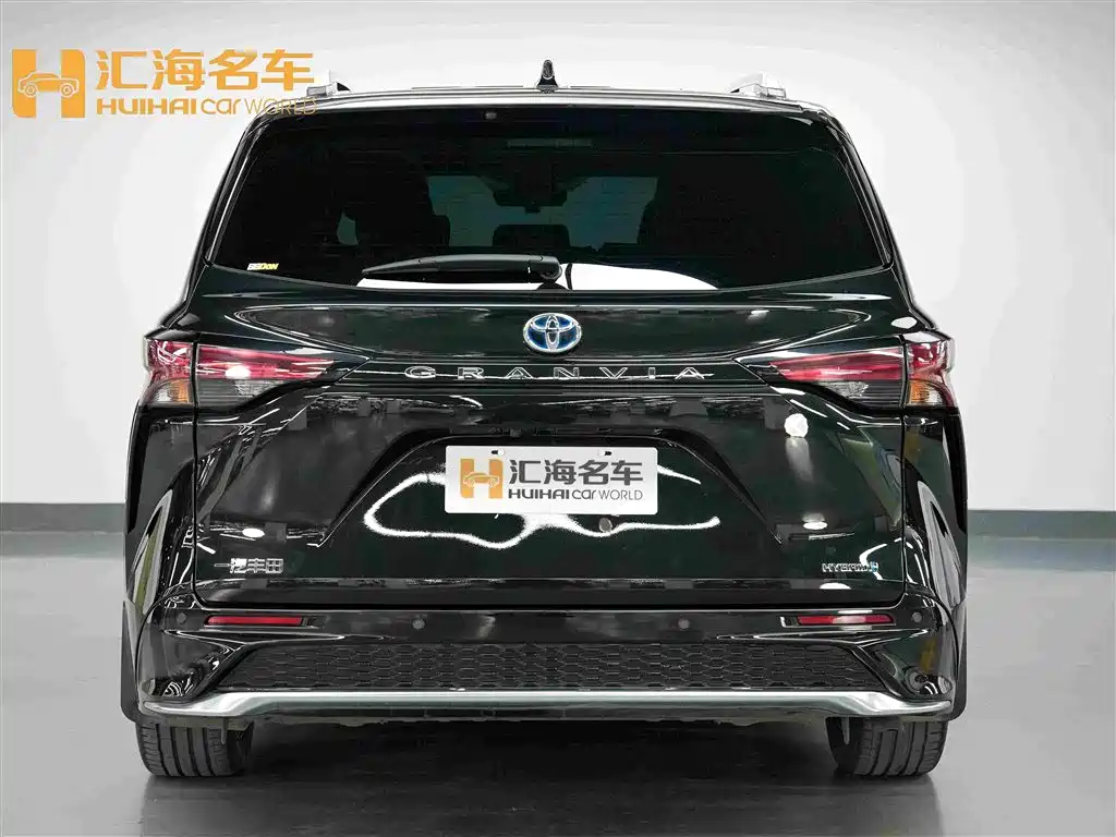 Toyota Granvia 2024