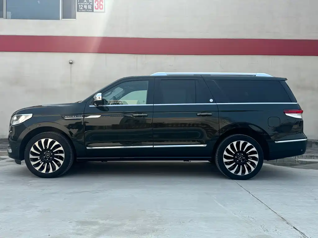 Lincoln Navigator 2023 — фото 8