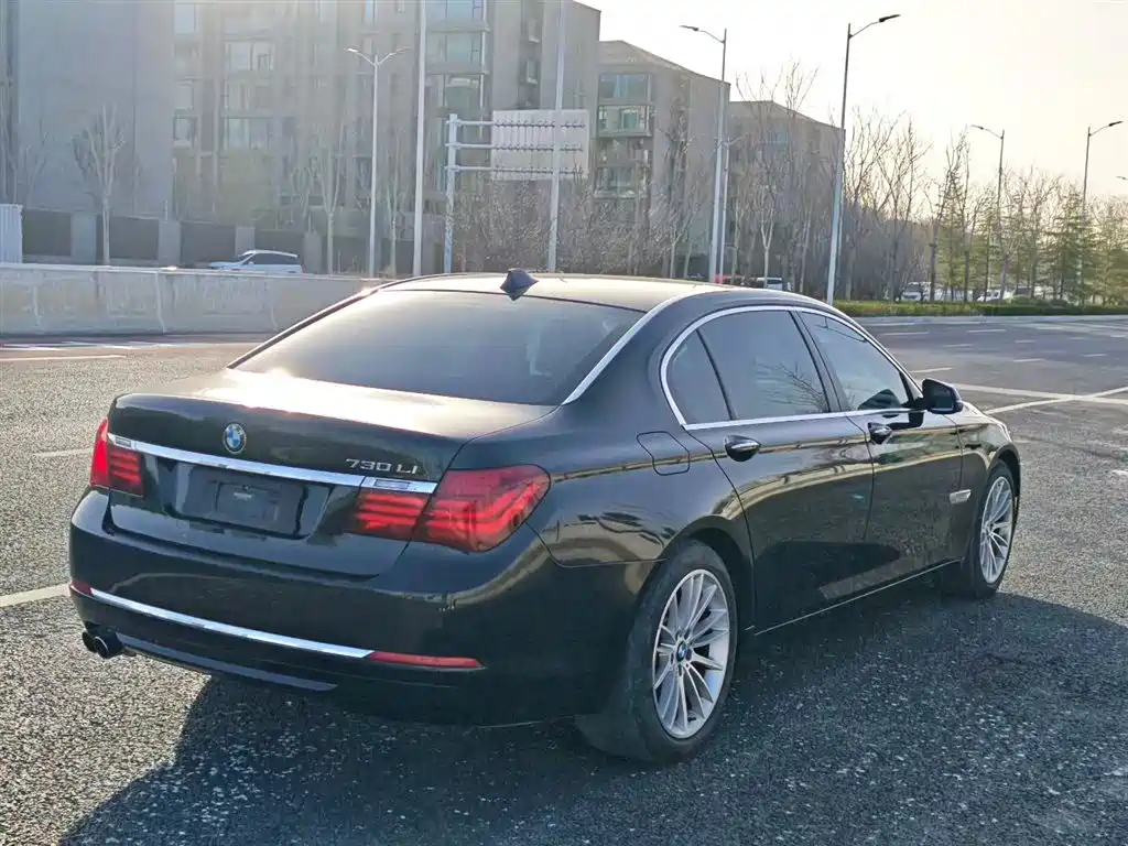 BMW 7 Series 2015 — фото 18