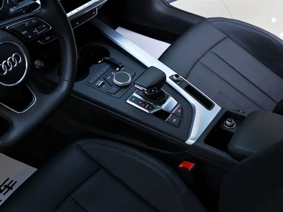 Audi A4L 2018 — фото 22
