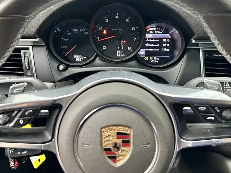 Porsche Macan 2016 — фото 12