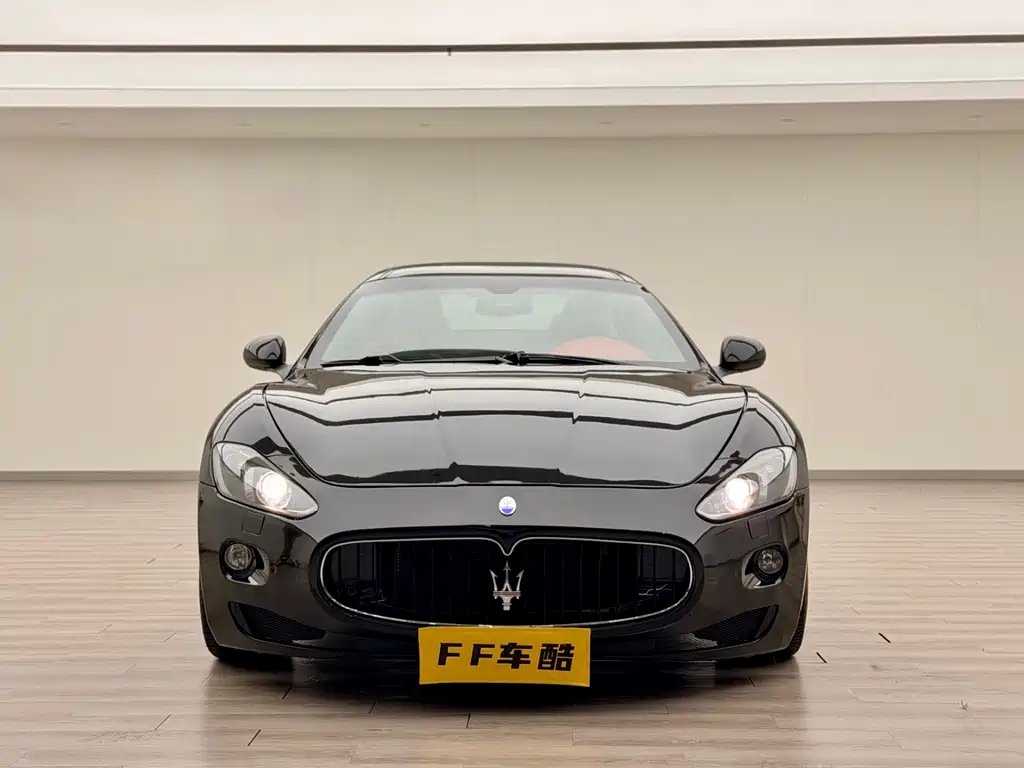 Maserati GranTurismo 2015 — фото 2