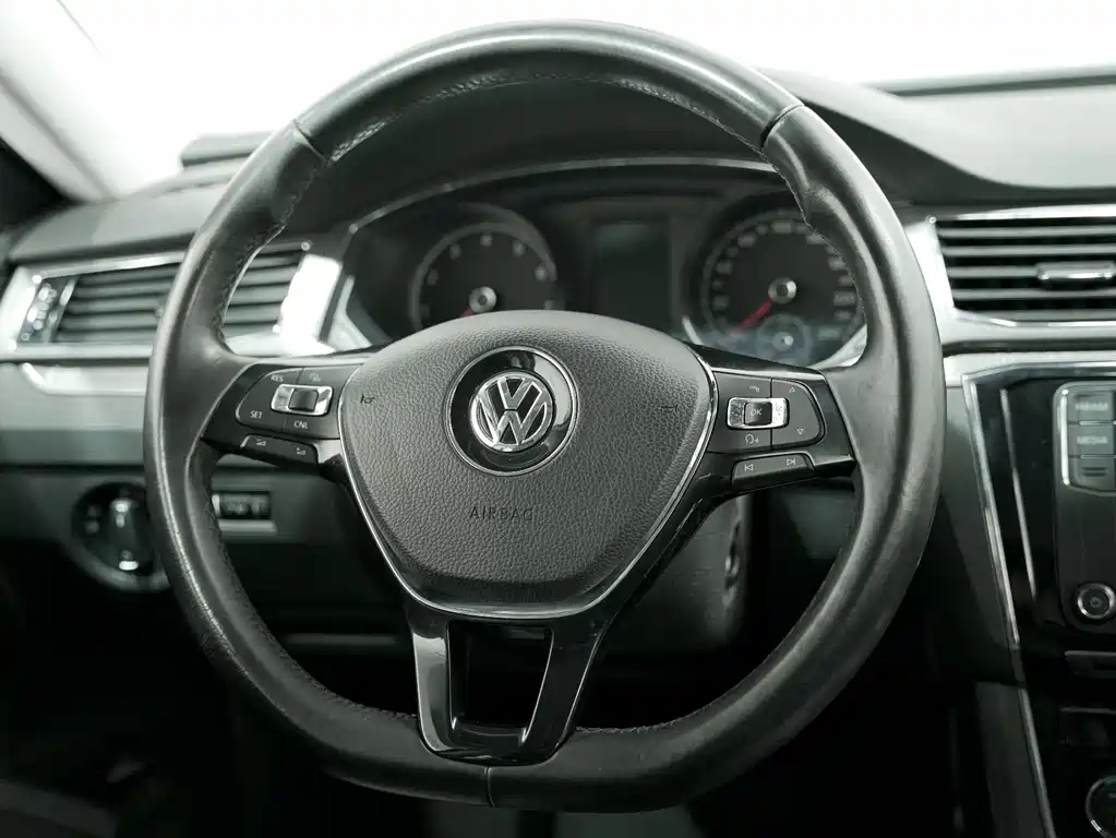 Volkswagen Passat 2017 — фото 5
