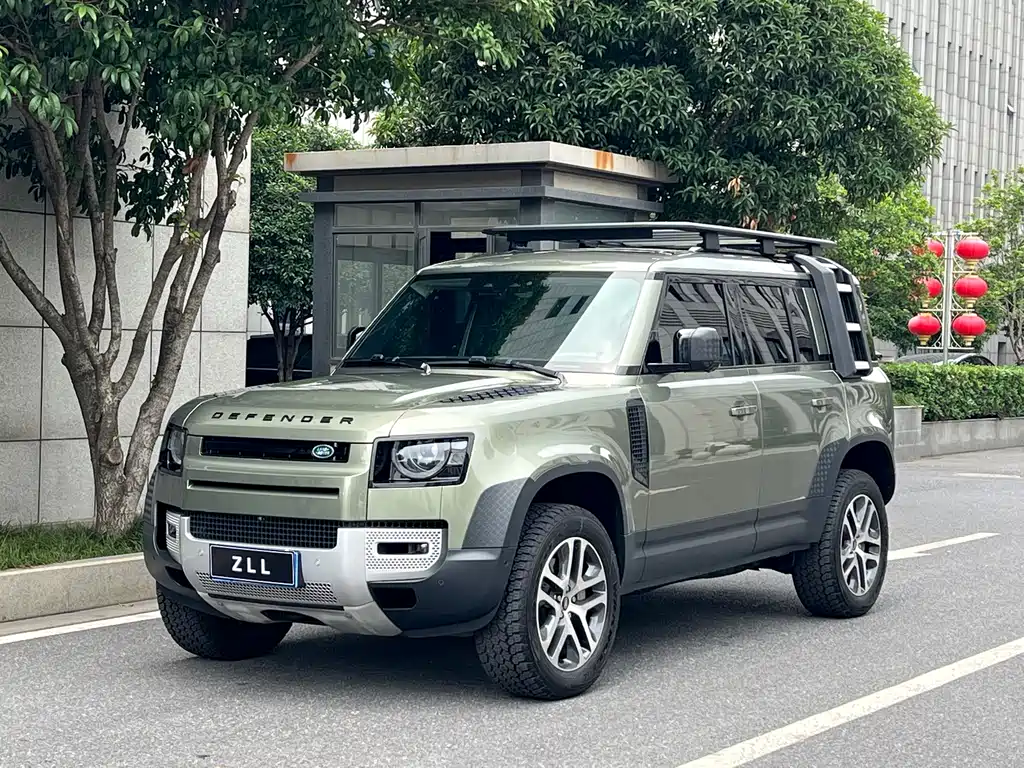 Land Rover Defender 2024