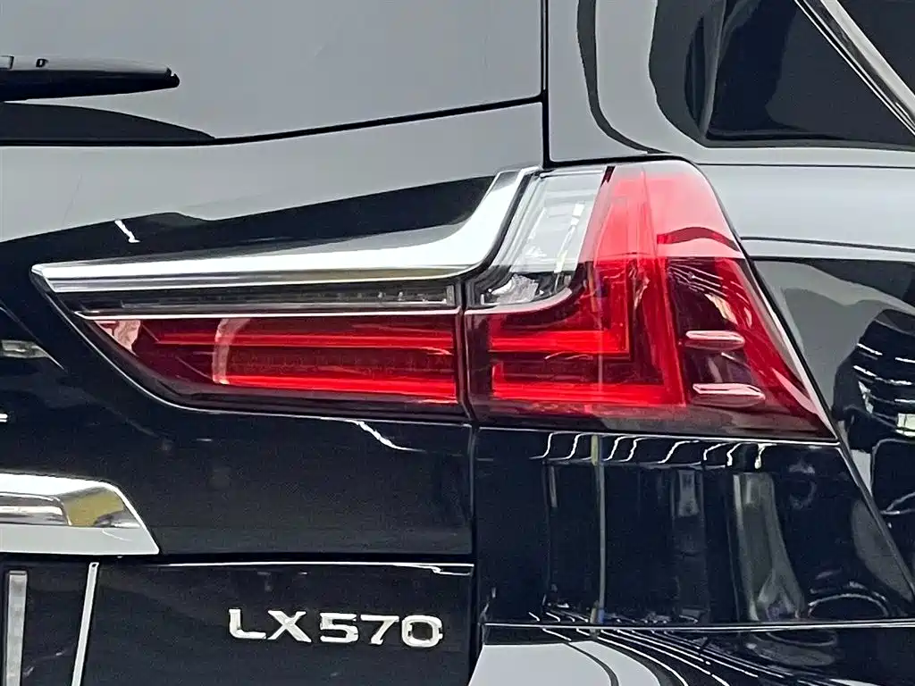 Lexus LX 2018 — фото 18