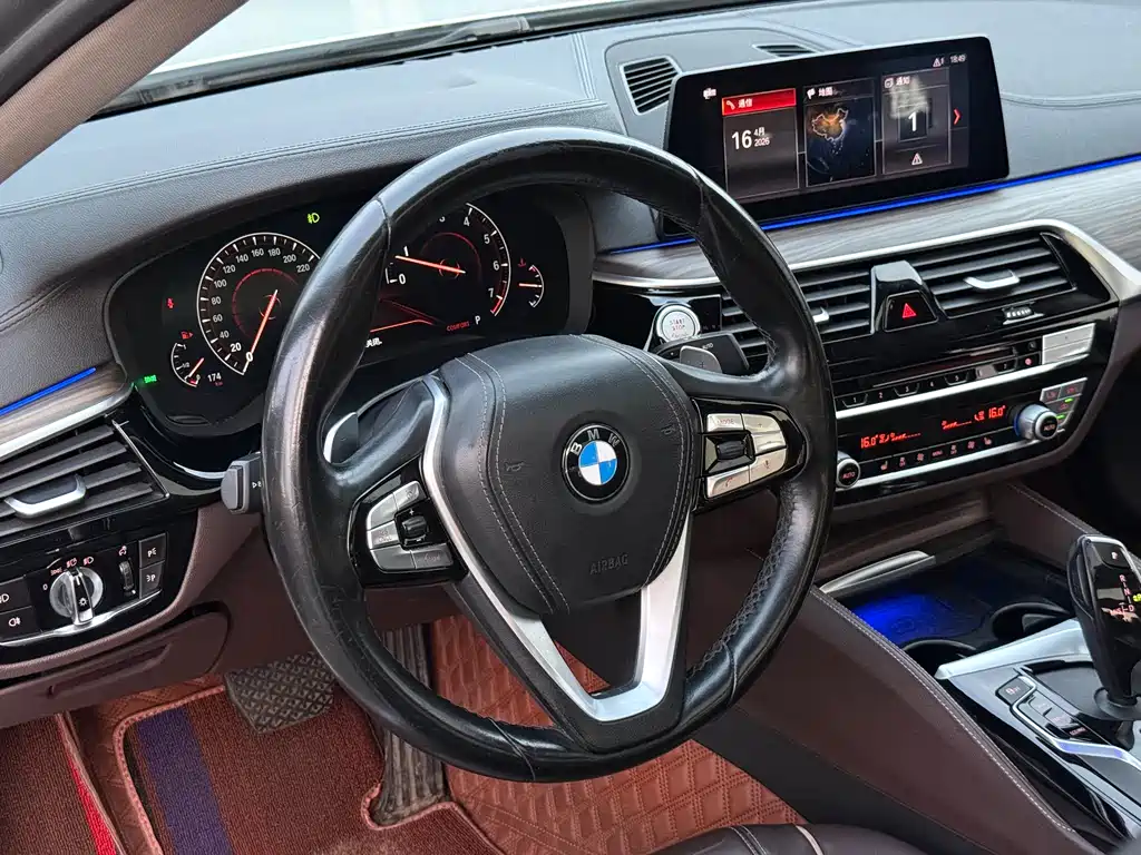 BMW 5 Series 2019 — фото 5