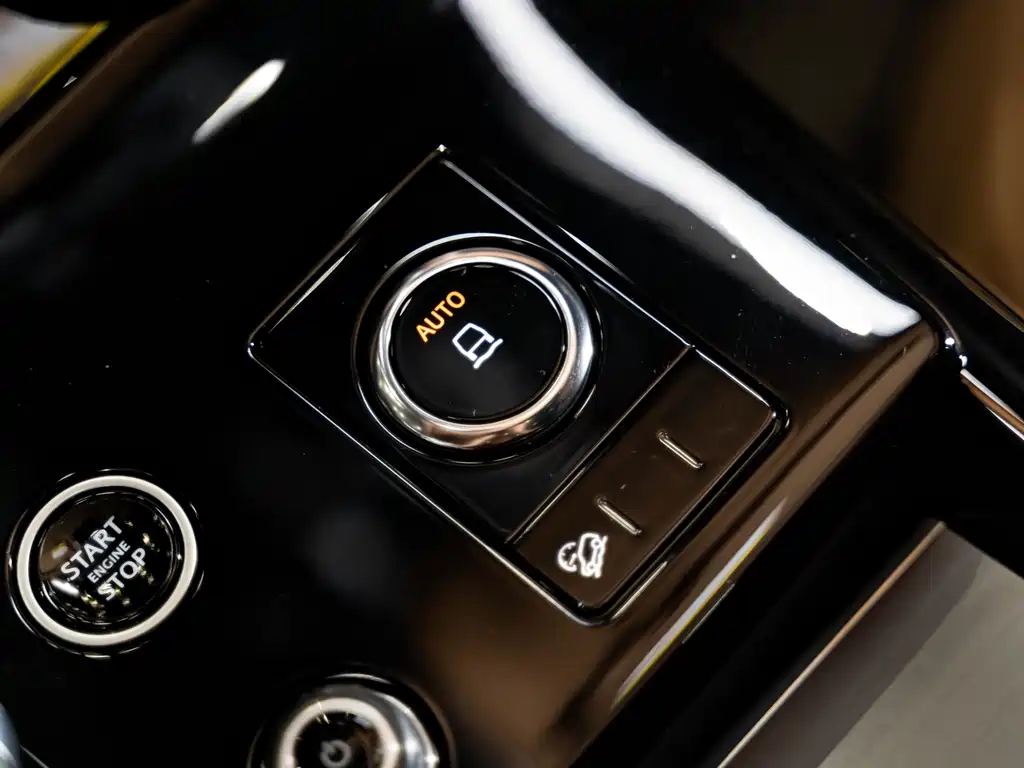Land Rover Sport 2023 — фото 13