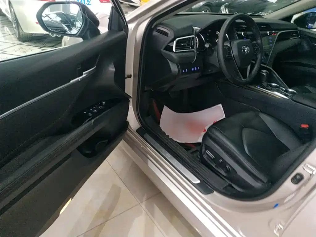 Toyota Camry 2019 — фото 13