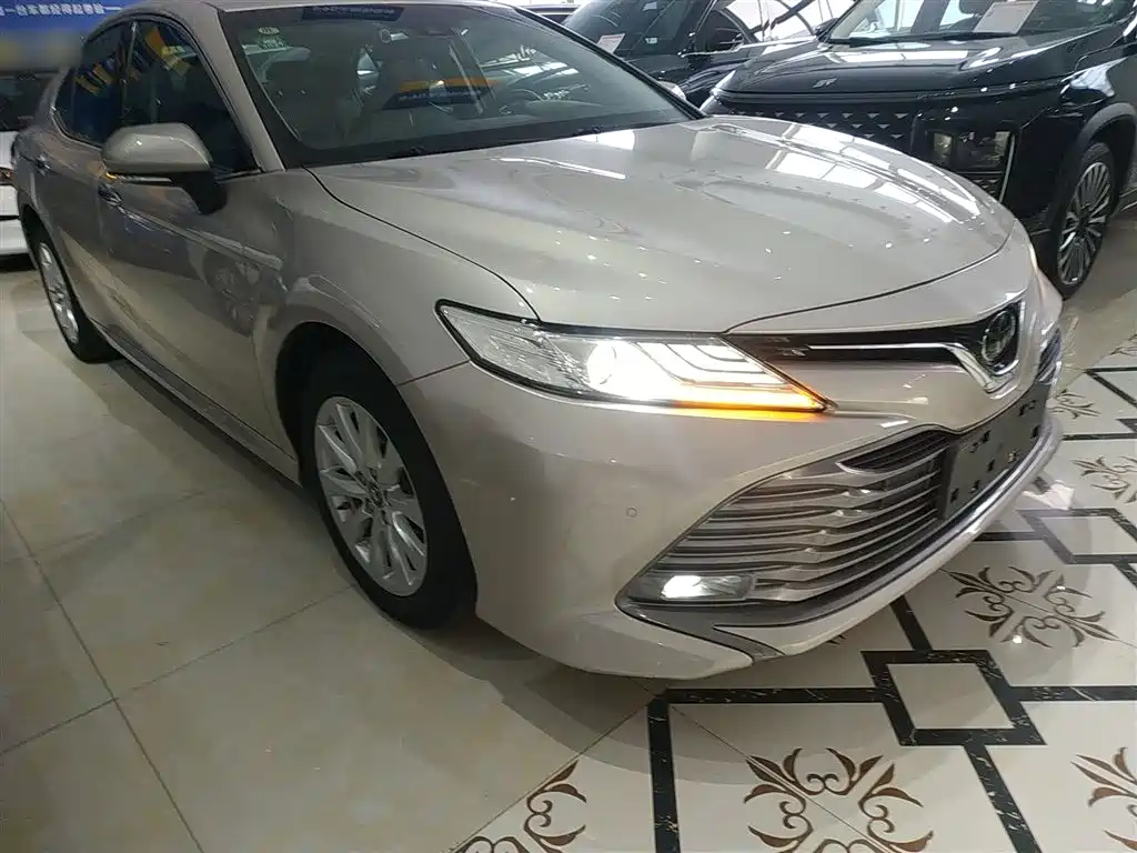Toyota Camry 2019 — фото 20
