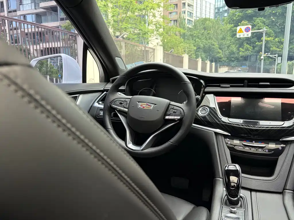 Cadillac XT6 2023 — фото 21