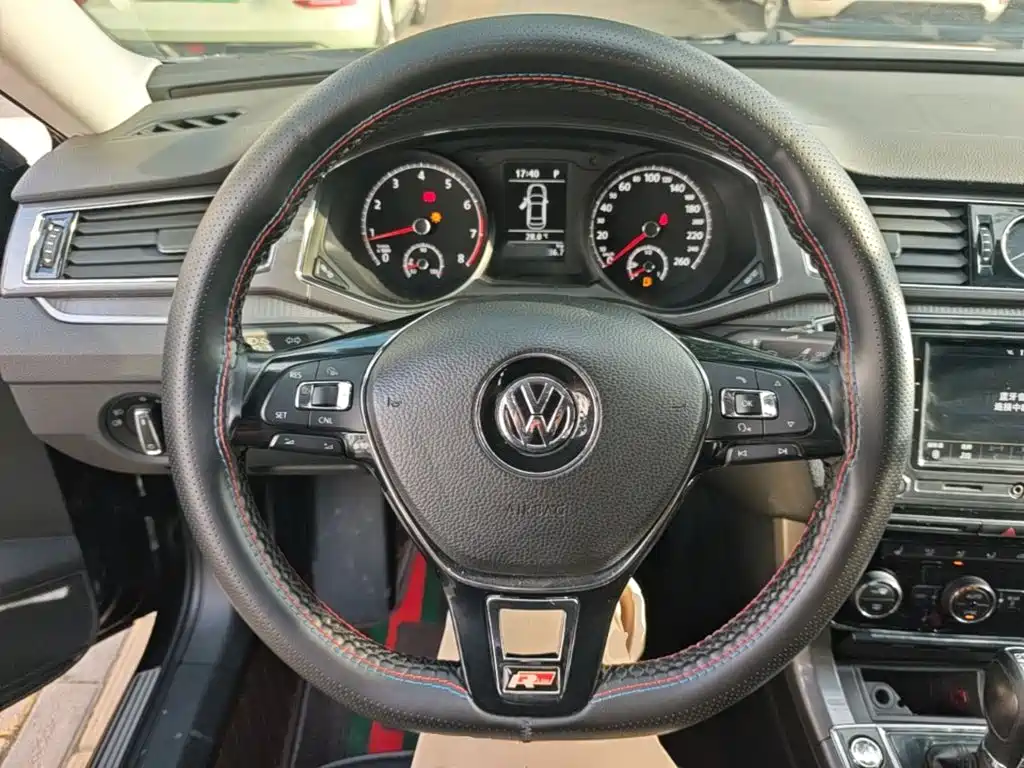 Volkswagen Passat 2018 — фото 11