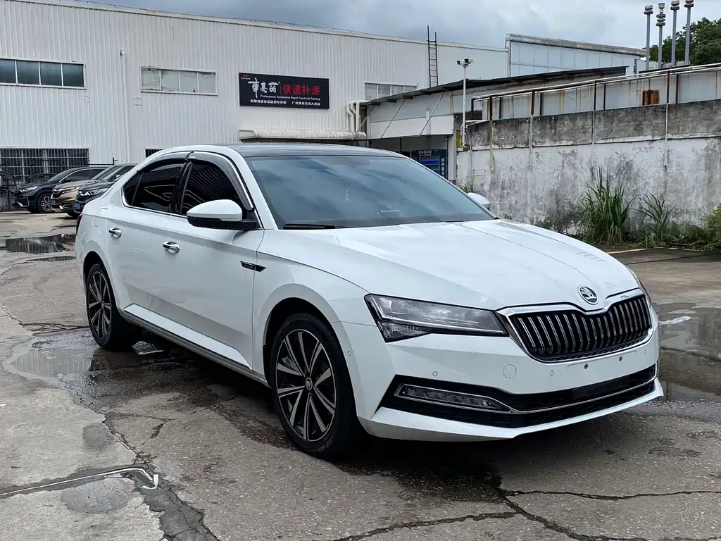 Skoda Superb 2022 — фото 3