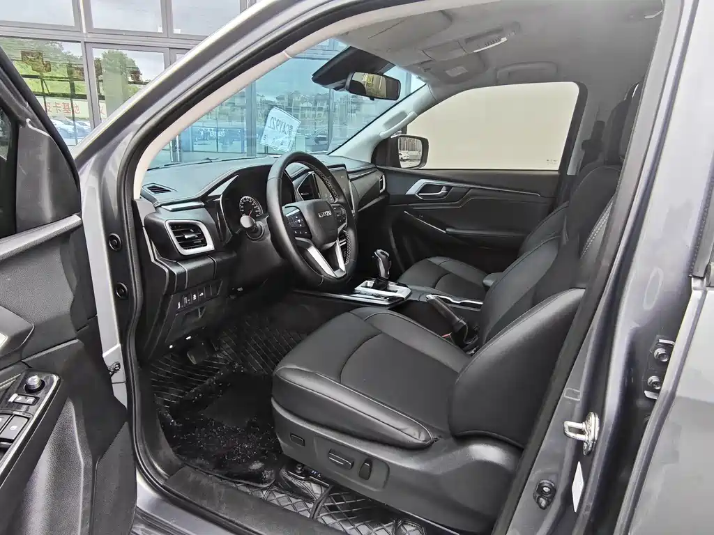 Isuzu D-MAX 2023 — фото 14