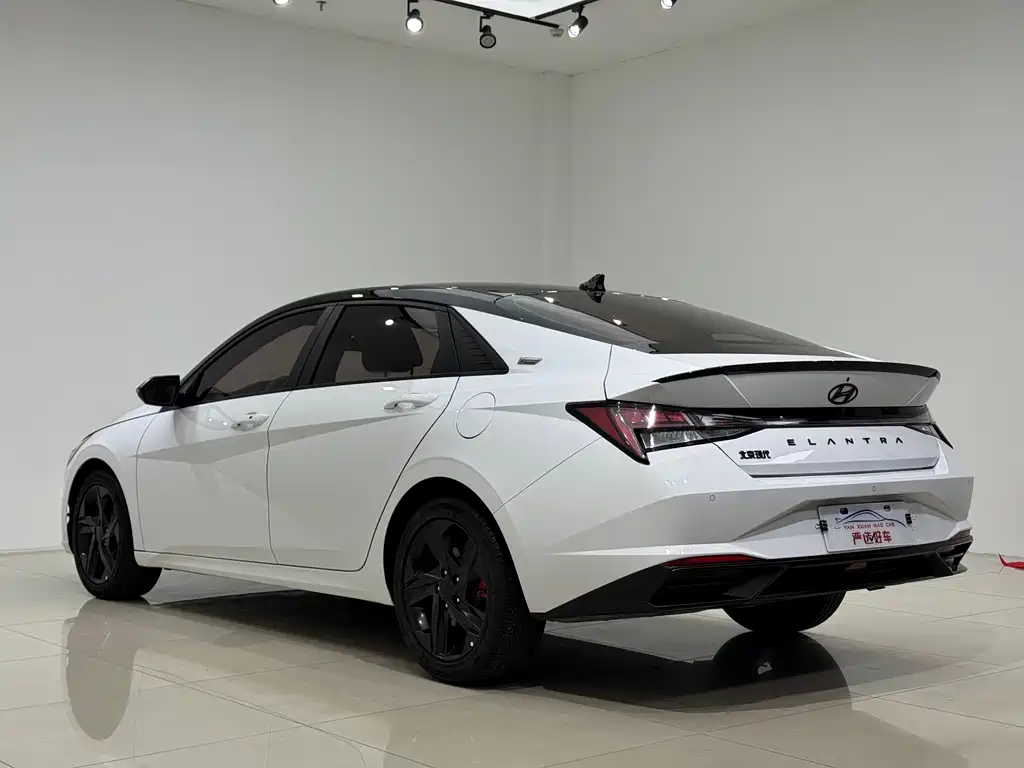 Hyundai Elantra 2022 — фото 4